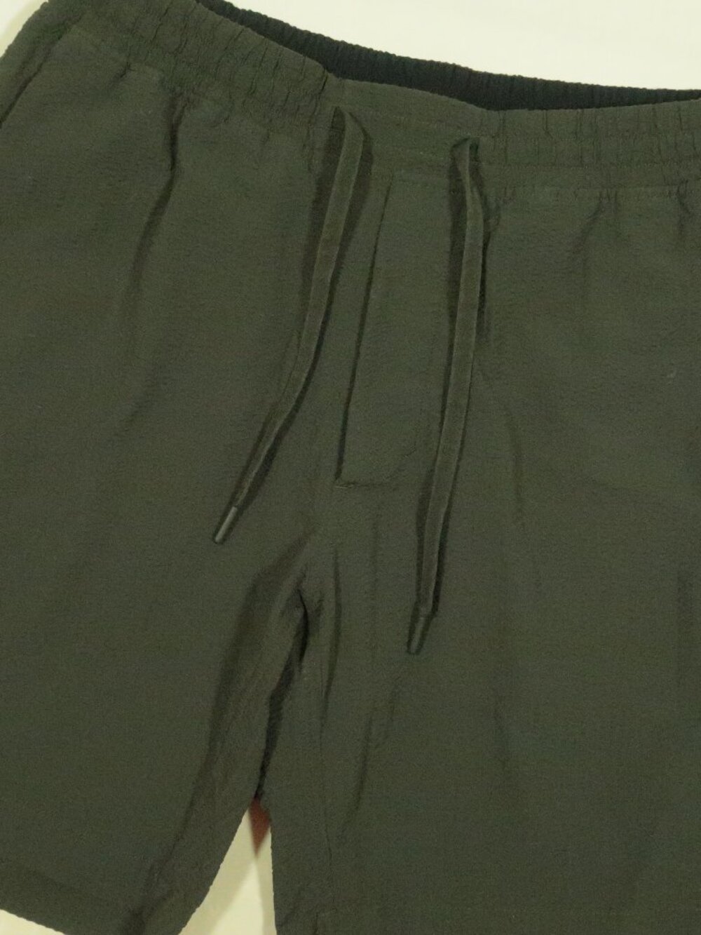 Lululemon Bowline Shorts 8" Mens L Green Seersucker Striped Stretch Athletic